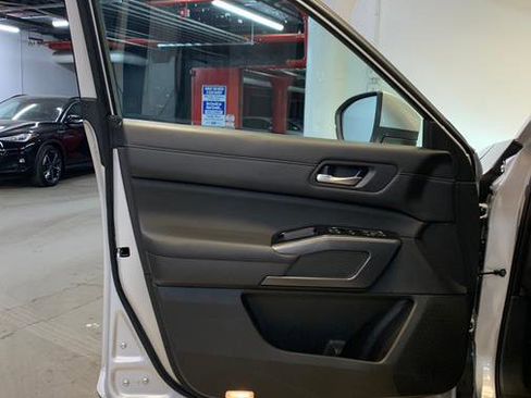 Used 2022 Nissan Pathfinder SL w/ SL Premium Package image 14