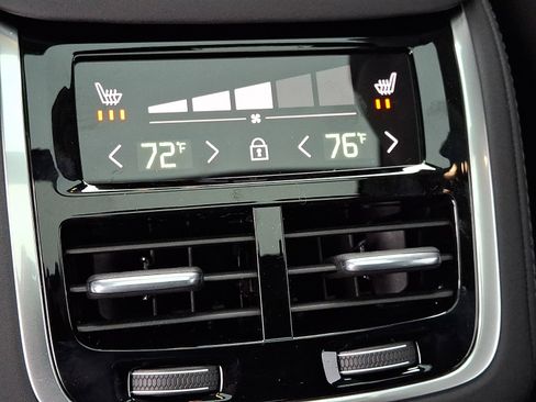 New 2026 Volvo XC90 T8 Plus w/ Protection Package Premier image 7