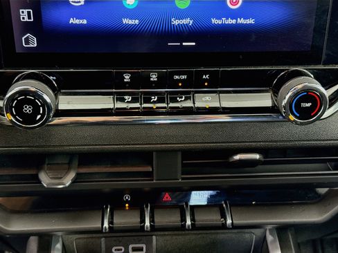 Used 2023 Chevrolet Colorado W/T w/ WT Convenience Package RWD image 18