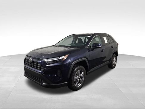 Used 2025 Toyota RAV4 XLE AWD/4WD image 2