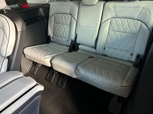 New 2026 Lincoln Navigator Black Label AWD/4WD image 13