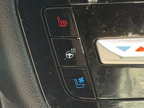 Used 2022 Ford Explorer Limited w/ Equipment Group 301A image 17