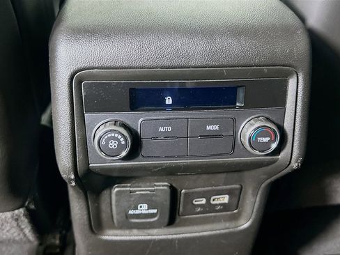 Used 2023 GMC Acadia SLT image 24