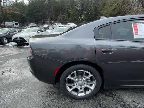 Used 2016 Dodge Charger SXT image 9