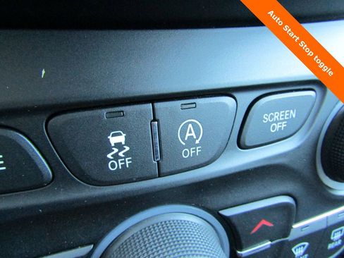 Used 2019 Jeep Cherokee Trailhawk image 16