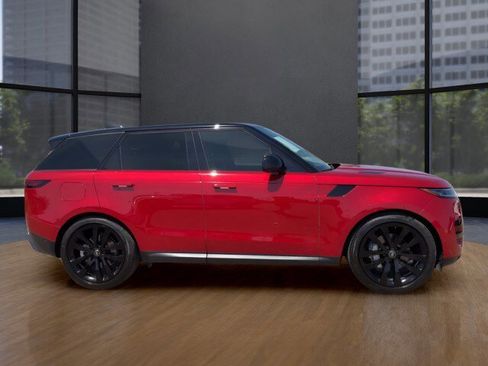 Used 2025 Land Rover Range Rover Sport SE AWD/4WD image 4