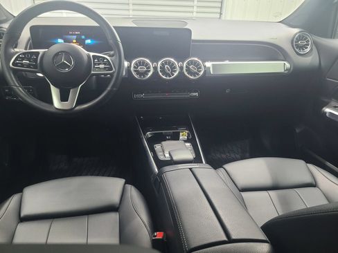 Used 2021 Mercedes-Benz GLB 250 4MATIC image 2