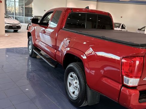 Used 2016 Toyota Tacoma SR image 3