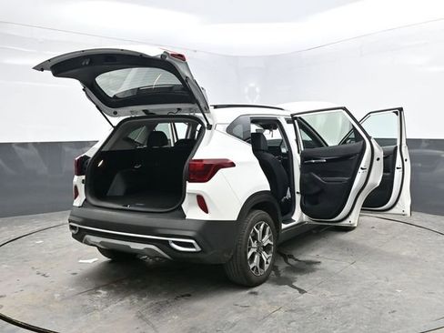 Used 2022 Kia Seltos EX image 50