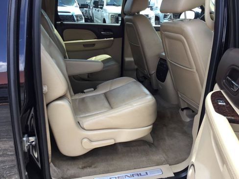 Used 2010 GMC Yukon XL Denali AWD/4WD image 38