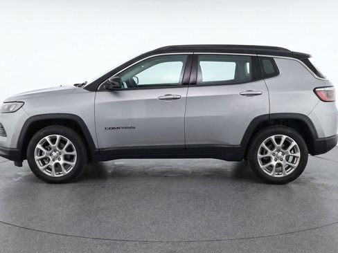 Used 2025 Jeep Compass Limited image 5