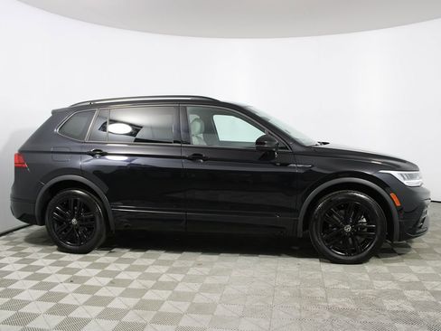 Used 2022 Volkswagen Tiguan SE R-Line image 41
