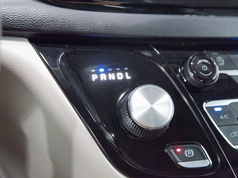 Used 2023 Chrysler Pacifica Touring-L FWD image 31