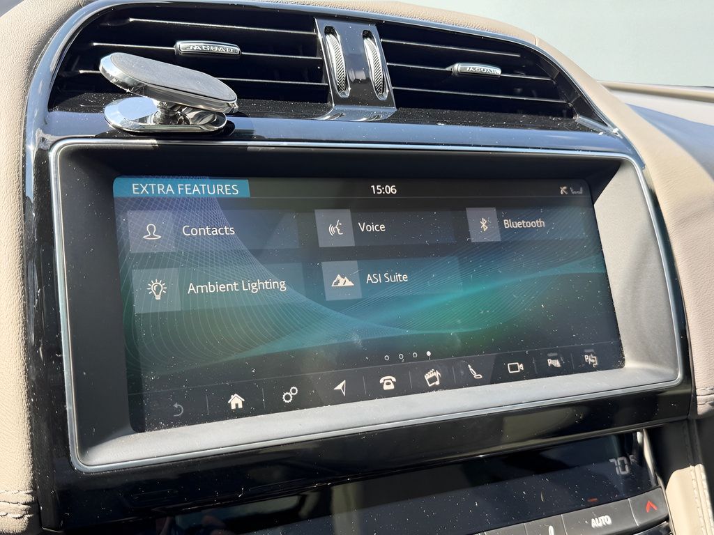 Used 2019 Jaguar F-PACE Portfolio AWD/4WD image 46