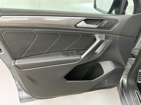 Used 2022 Volkswagen Tiguan SE R-Line FWD image 25