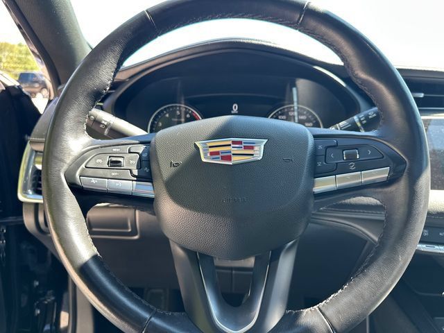 Used 2023 Cadillac XT4 Luxury w/ Cold Weather Package AWD/4WD image 29