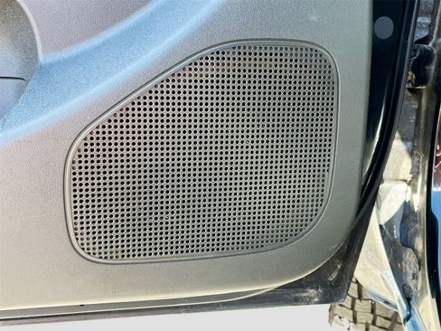 Used 2019 Nissan Frontier PRO-4X image 19