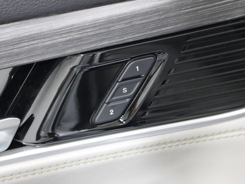 Used 2024 Jeep Wagoneer Series III w/ Premium Group I AWD/4WD image 8