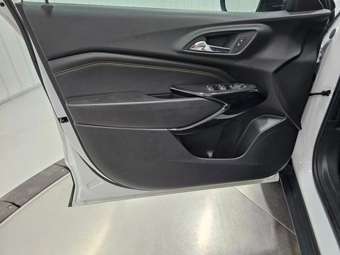 Used 2025 Chevrolet Trax LT FWD image 25