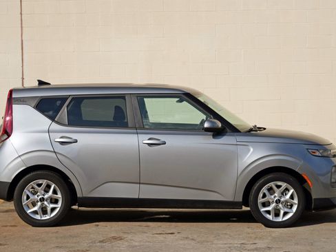 Used 2022 Kia Soul LX w/ Technology Package FWD image 45