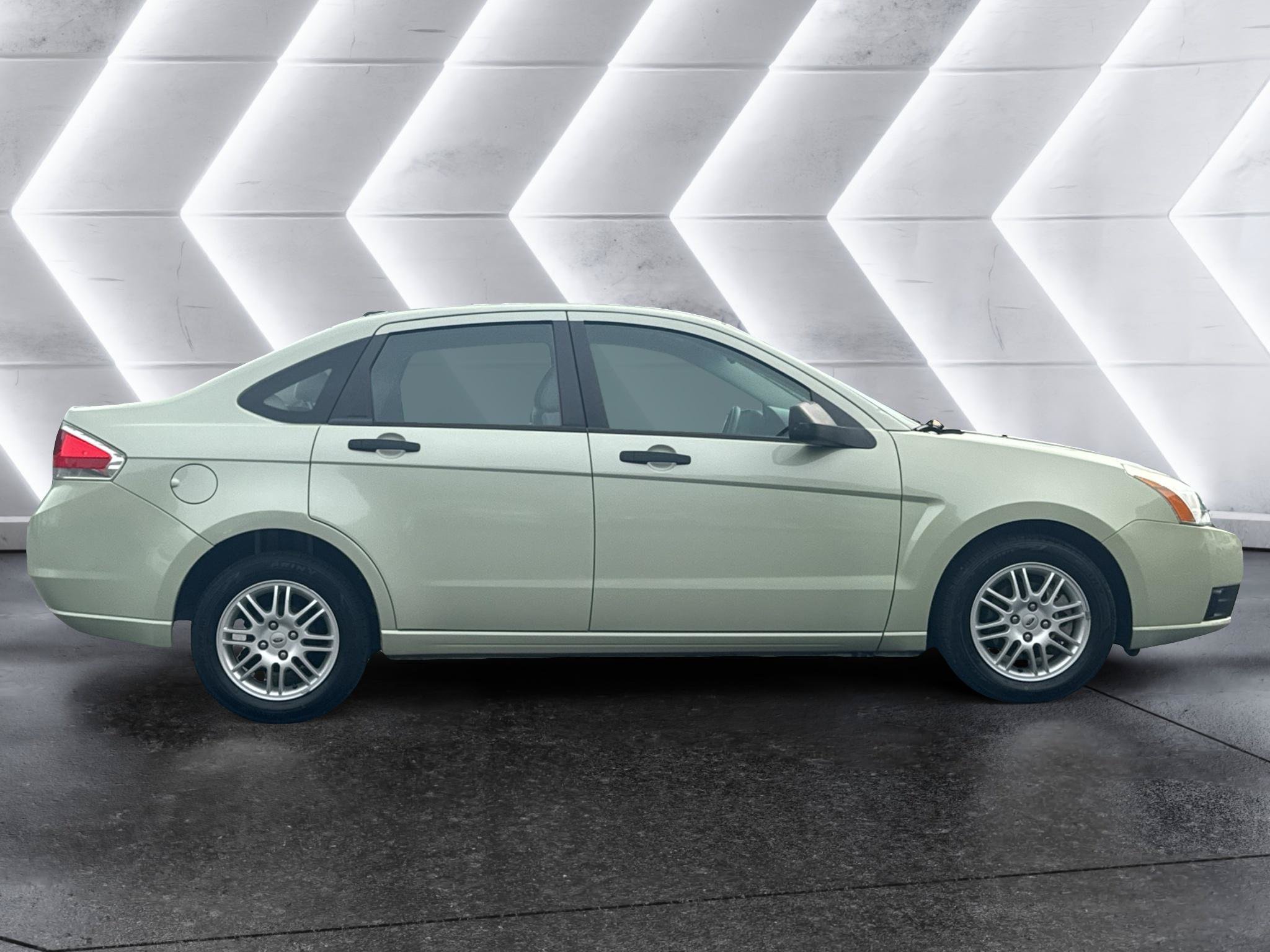 Used 2011 Ford Focus SE w/ 201A Rapid Spec Order Code FWD image 4