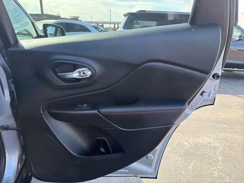 Used 2021 Jeep Cherokee Trailhawk image 36