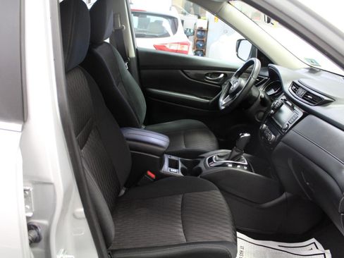Used 2018 Nissan Rogue SV image 22