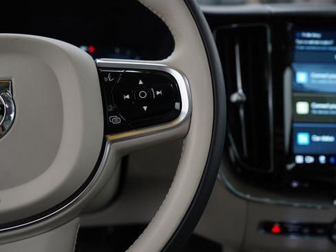 Used 2023 Volvo XC60 B5 Ultimate w/ Climate Package image 23