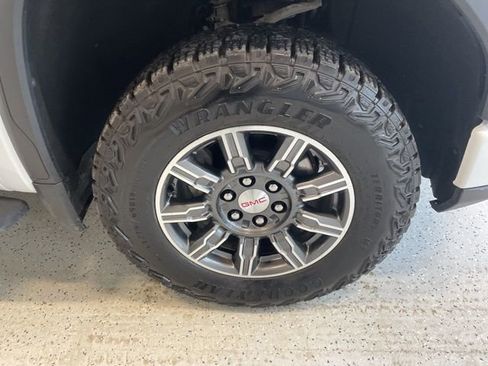 Used 2024 GMC Sierra 1500 AT4 w/ AT4 Premium Package image 10