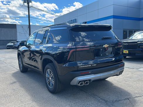 New 2026 Chevrolet Traverse LT w/ Driver Confidence Package AWD/4WD image 9