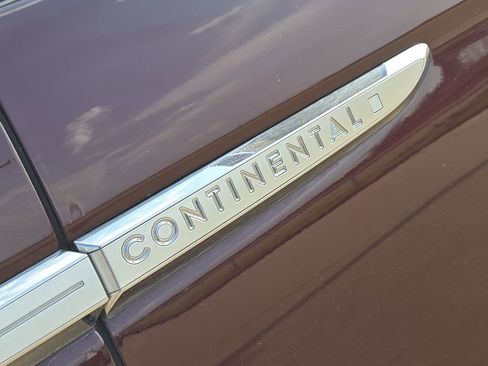 Used 2018 Lincoln Continental Reserve w/ Rear-seat Package image 32