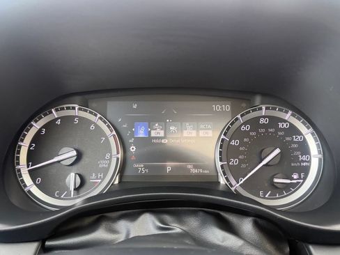Used 2022 Toyota Highlander XLE AWD/4WD image 23