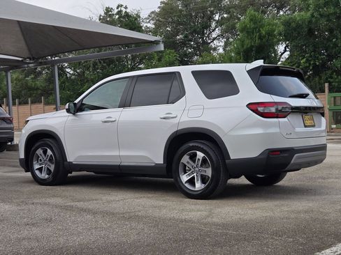 Used 2025 Honda Pilot EX-L image 4