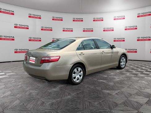 Used 2009 Toyota Camry LE FWD image 5