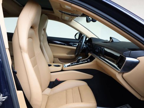 Used 2019 Porsche Panamera 4 AWD/4WD image 31