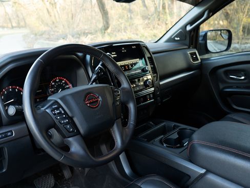 Used 2024 Nissan Titan PRO-4X w/ Pro-4x Convenience Package image 17