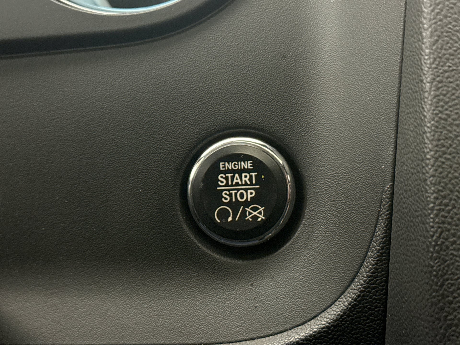 Used 2011 Dodge Challenger R/T RWD image 18