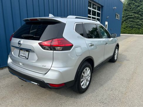 Used 2017 Nissan Rogue SV image 4