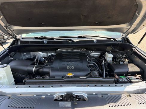 Used 2014 Toyota Tundra SR5 AWD/4WD image 9