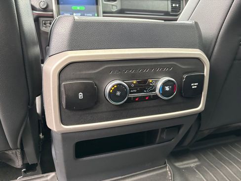 Used 2024 Ford Expedition Limited image 36
