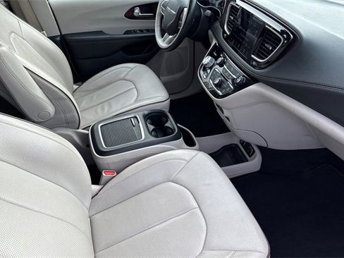Used 2020 Chrysler Pacifica Limited image 20