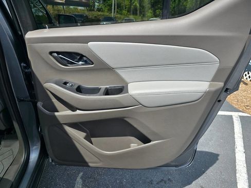 Used 2021 Chevrolet Traverse Premier image 16