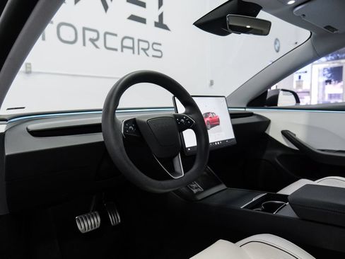 Used 2024 Tesla Model 3 Performance AWD/4WD image 3