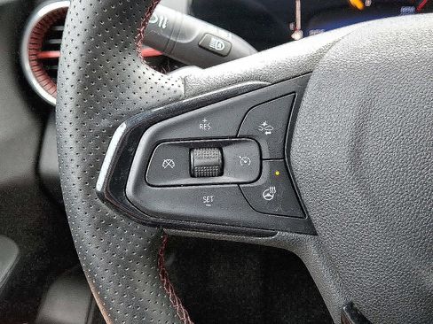 Used 2025 Chevrolet Trax RS w/ Driver Confidence Package image 39