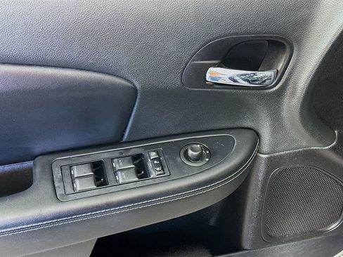 Used 2014 Chrysler 200 Limited FWD image 21