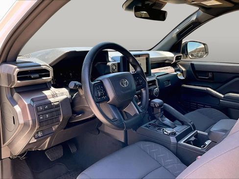Used 2025 Toyota Tacoma SR5 AWD/4WD image 16