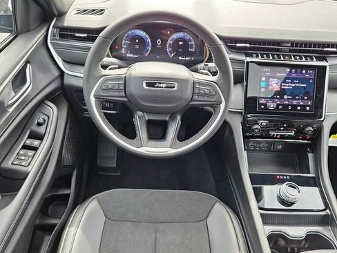 New 2025 Jeep Grand Cherokee Altitude image 5