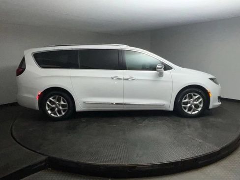 Used 2020 Chrysler Pacifica Limited FWD image 8
