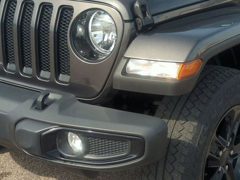 Used 2021 Jeep Wrangler Unlimited Sahara image 9