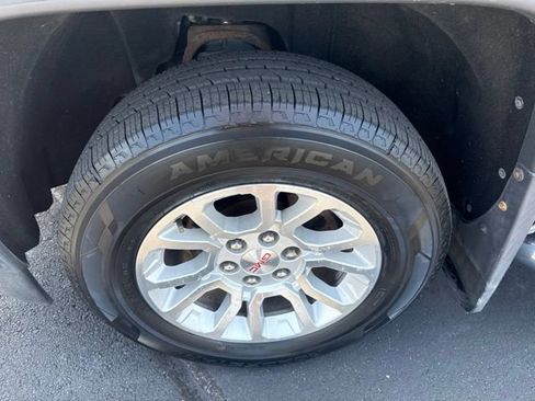 Used 2017 GMC Sierra 1500 SLE w/ Suspension Package, Off-Road AWD/4WD image 13